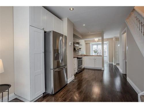 605-895 Maple Avenue, Burlington, ON - Indoor Photo Showing Kitchen