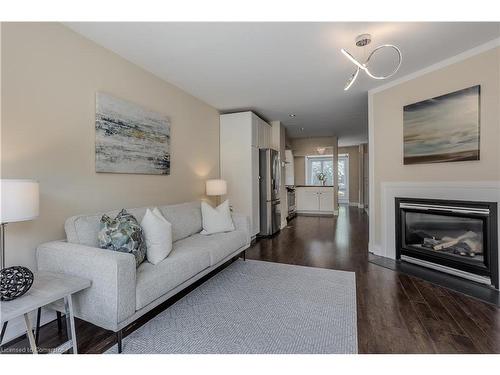 605-895 Maple Avenue, Burlington, ON - Indoor Photo Showing Living Room With Fireplace