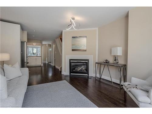 605-895 Maple Avenue, Burlington, ON - Indoor Photo Showing Living Room With Fireplace