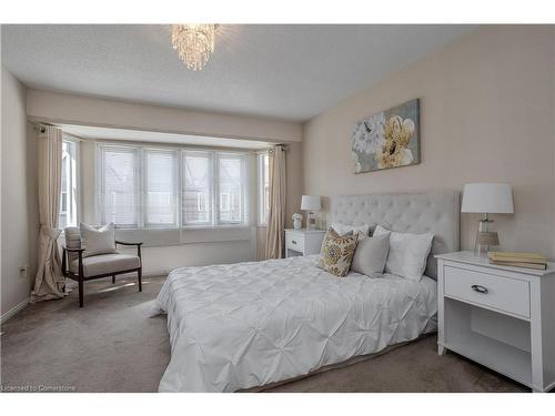 605-895 Maple Avenue, Burlington, ON - Indoor Photo Showing Bedroom