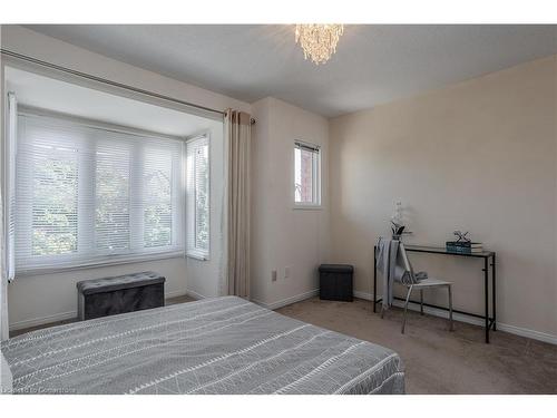 605-895 Maple Avenue, Burlington, ON - Indoor Photo Showing Bedroom