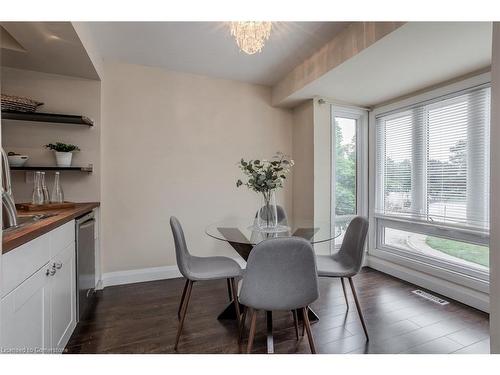 605-895 Maple Avenue, Burlington, ON - Indoor Photo Showing Dining Room