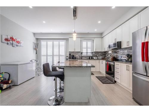 4 Rapids Lane, Hamilton, ON - Indoor Photo Showing Kitchen With Upgraded Kitchen