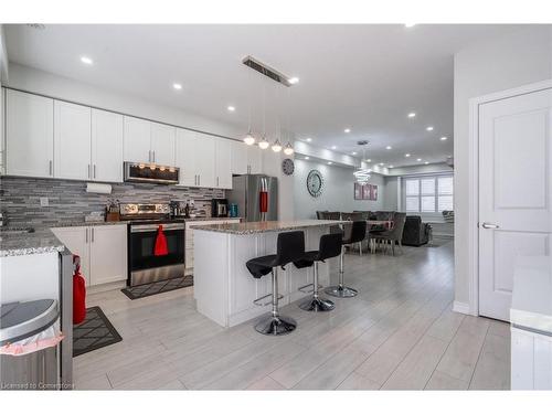 4 Rapids Lane, Hamilton, ON - Indoor Photo Showing Kitchen With Upgraded Kitchen