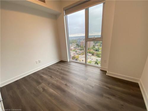 2302-370 Martha Street, Burlington, ON - Indoor Photo Showing Other Room