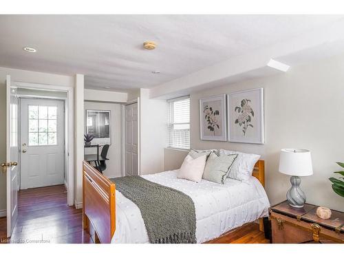 58 Hillcrest Avenue, Hamilton, ON - Indoor Photo Showing Bedroom