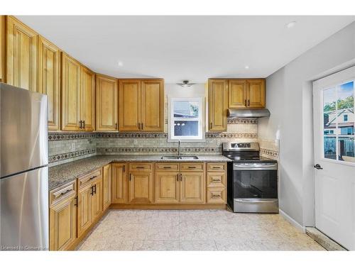 149 Weir Street N, Hamilton, ON - Indoor Photo Showing Kitchen