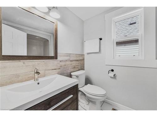 149 Weir Street N, Hamilton, ON - Indoor Photo Showing Bathroom