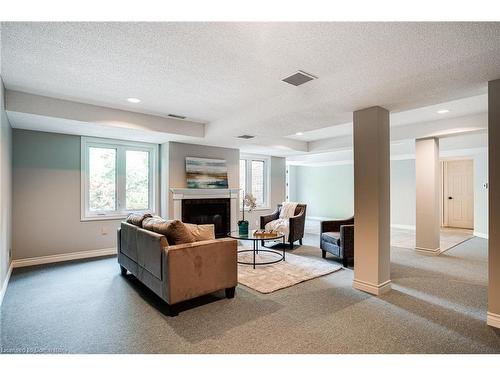 2313 Homer Drive, Burlington, ON - Indoor Photo Showing Living Room