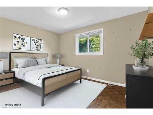 8055 Thorton Street, Niagara Falls, ON - Indoor Photo Showing Bedroom