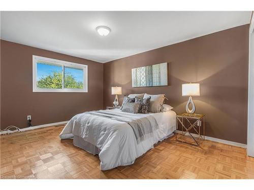 8055 Thorton Street, Niagara Falls, ON - Indoor Photo Showing Bedroom