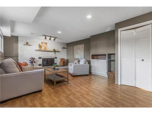 8055 Thorton Street, Niagara Falls, ON - Indoor Photo Showing Living Room With Fireplace