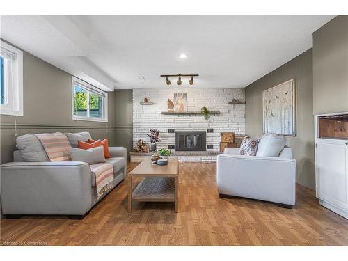 8055 Thorton Street, Niagara Falls, ON - Indoor Photo Showing Living Room With Fireplace