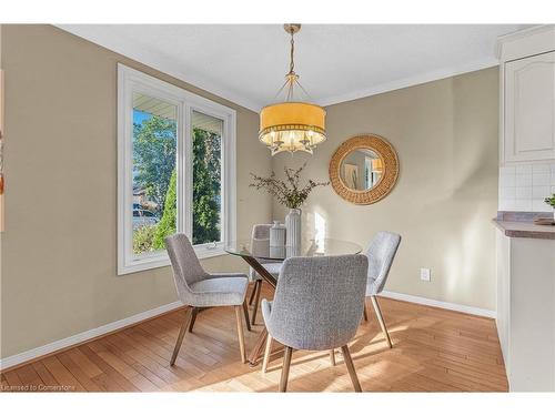 8055 Thorton Street, Niagara Falls, ON - Indoor Photo Showing Dining Room