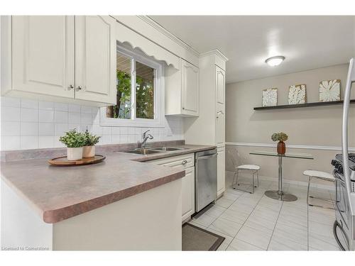 8055 Thorton Street, Niagara Falls, ON - Indoor Photo Showing Kitchen With Double Sink