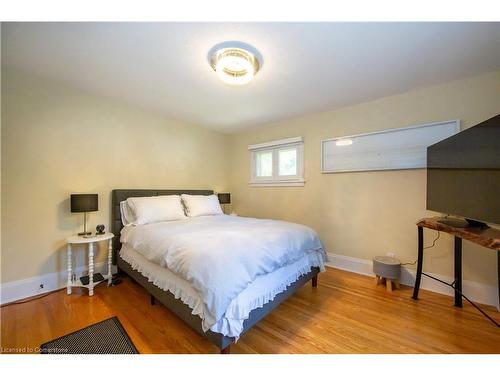 1 Nelles Boulevard, Grimsby, ON - Indoor Photo Showing Bedroom