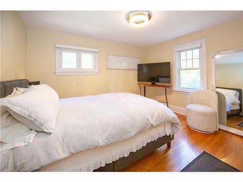 1 Nelles Boulevard, Grimsby, ON - Indoor Photo Showing Bedroom