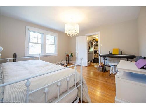 1 Nelles Boulevard, Grimsby, ON - Indoor Photo Showing Bedroom