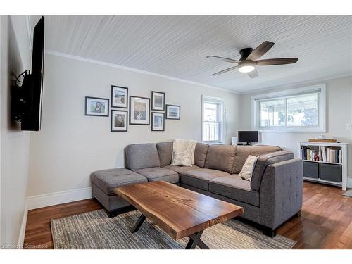 2 James Street, Dundas, ON - Indoor Photo Showing Living Room