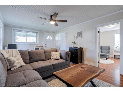 2 James Street, Dundas, ON - Indoor Photo Showing Living Room