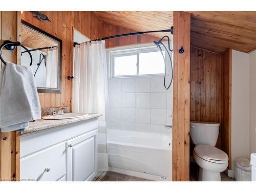 2 James Street, Dundas, ON - Indoor Photo Showing Bathroom