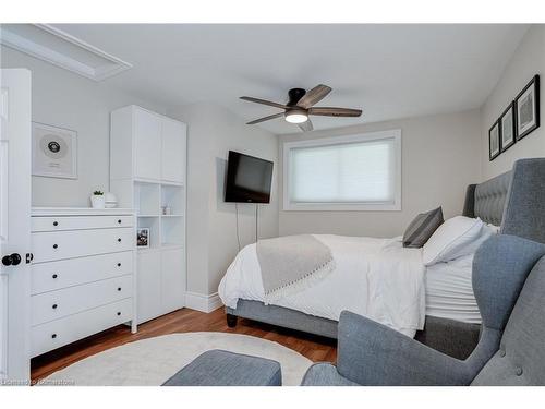 2 James Street, Dundas, ON - Indoor Photo Showing Bedroom