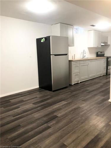 2-35 Megna Court, Hamilton, ON - Indoor Photo Showing Kitchen