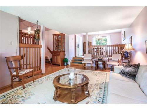 2260 Mansfield Drive, Burlington, ON - Indoor Photo Showing Living Room