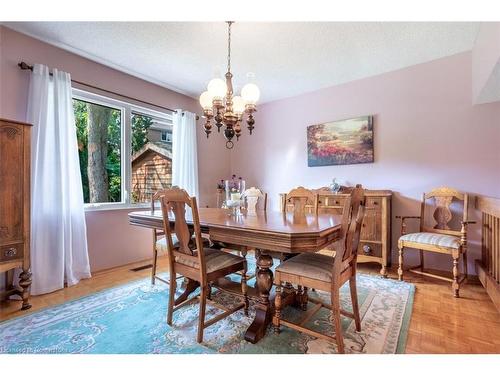 2260 Mansfield Drive, Burlington, ON - Indoor Photo Showing Dining Room