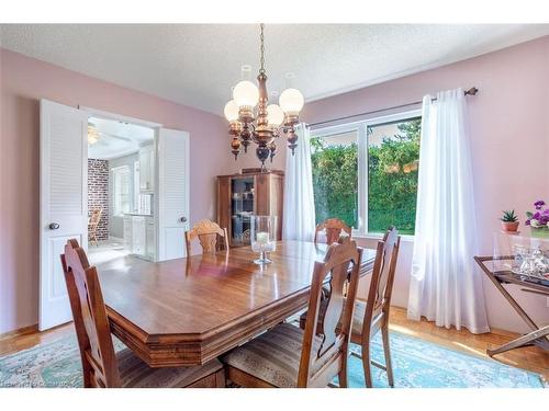 2260 Mansfield Drive, Burlington, ON - Indoor Photo Showing Dining Room