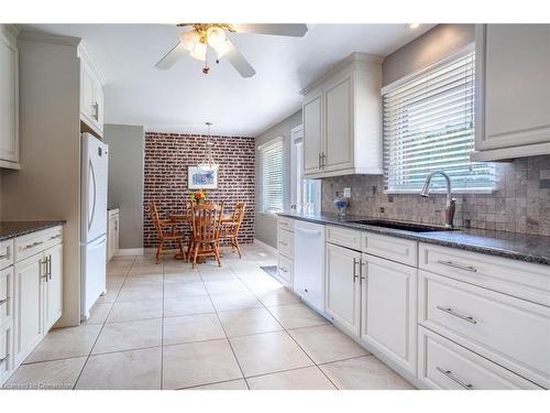 2260 Mansfield Drive, Burlington, ON - Indoor Photo Showing Kitchen