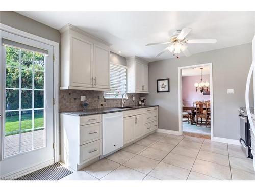 2260 Mansfield Drive, Burlington, ON - Indoor Photo Showing Kitchen