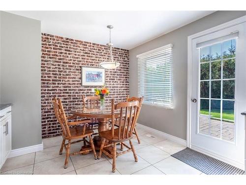 2260 Mansfield Drive, Burlington, ON - Indoor Photo Showing Dining Room