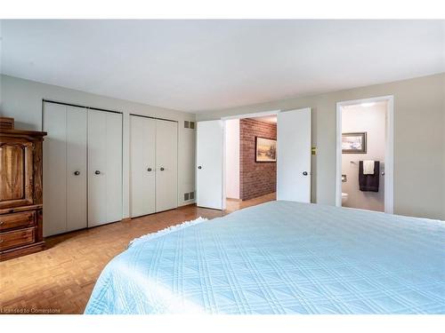 2260 Mansfield Drive, Burlington, ON - Indoor Photo Showing Bedroom