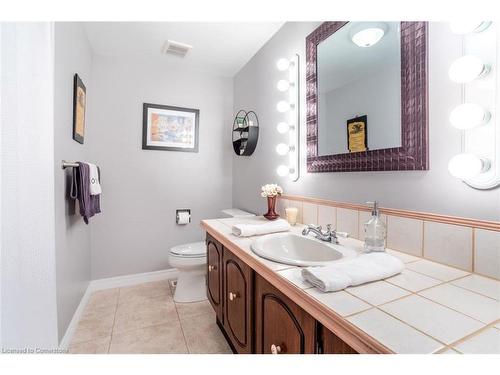 2260 Mansfield Drive, Burlington, ON - Indoor Photo Showing Bathroom