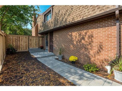 2260 Mansfield Drive, Burlington, ON - Outdoor