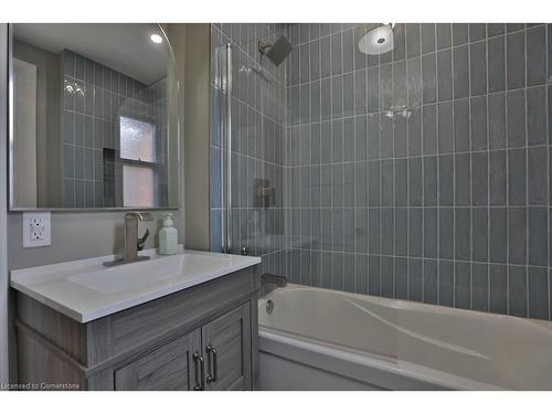 456 King William Street, Hamilton, ON - Indoor Photo Showing Bathroom