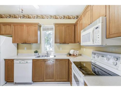 192 Silverbirch Boulevard, Mount Hope, ON - Indoor Photo Showing Kitchen With Double Sink