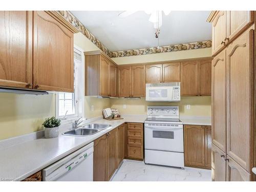 192 Silverbirch Boulevard, Mount Hope, ON - Indoor Photo Showing Kitchen With Double Sink