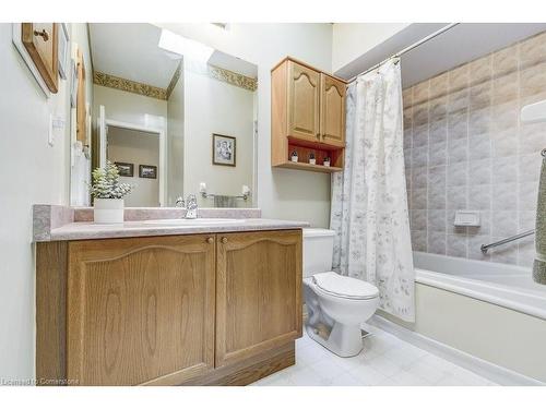 192 Silverbirch Boulevard, Mount Hope, ON - Indoor Photo Showing Bathroom