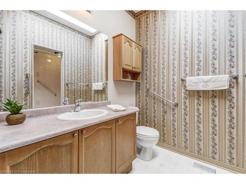 192 Silverbirch Boulevard, Mount Hope, ON - Indoor Photo Showing Bathroom