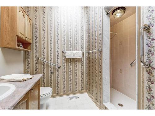 192 Silverbirch Boulevard, Mount Hope, ON - Indoor Photo Showing Bathroom