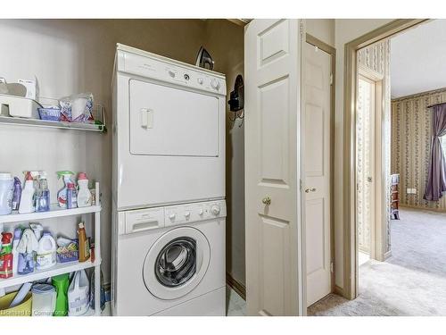 192 Silverbirch Boulevard, Mount Hope, ON - Indoor Photo Showing Laundry Room