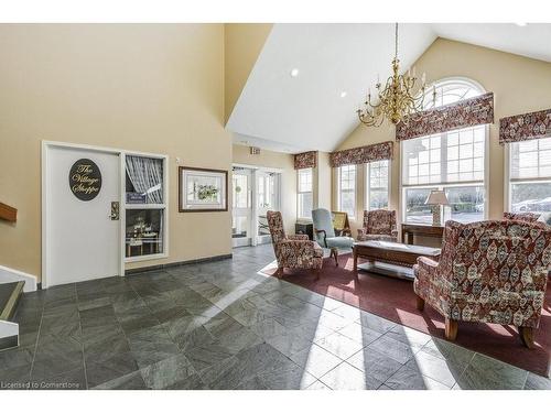 192 Silverbirch Boulevard, Mount Hope, ON - Indoor Photo Showing Living Room