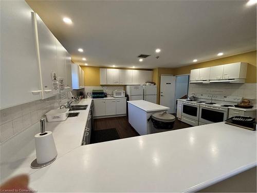 192 Silverbirch Boulevard, Mount Hope, ON - Indoor Photo Showing Kitchen With Double Sink