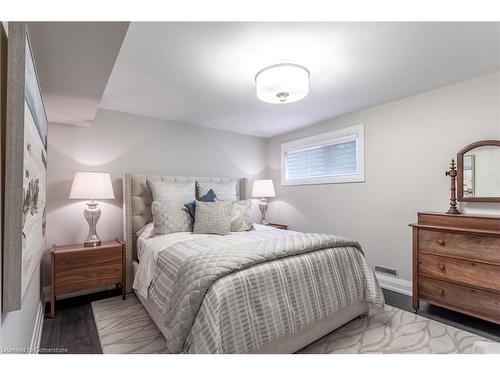 4186 Arbourfield Drive, Burlington, ON - Indoor Photo Showing Bedroom