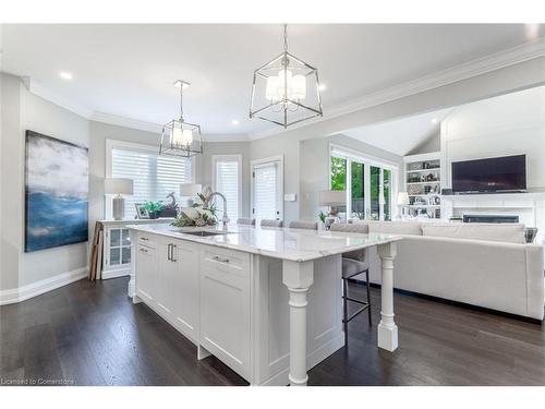 4186 Arbourfield Drive, Burlington, ON - Indoor Photo Showing Kitchen With Upgraded Kitchen