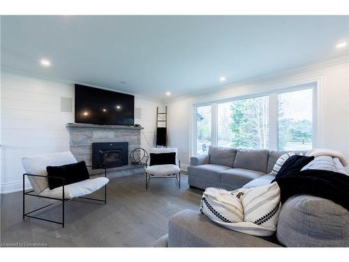 1506 6Th Concession Rd W, Flamborough, ON - Indoor Photo Showing Living Room With Fireplace