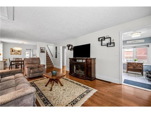 271 Carlisle Road, Hamilton, ON - Indoor Photo Showing Living Room