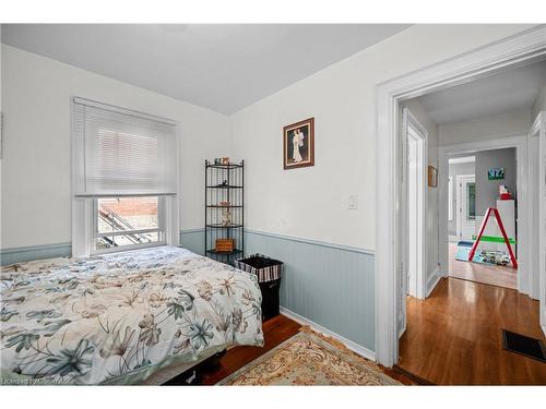 271 Carlisle Road, Hamilton, ON - Indoor Photo Showing Bedroom